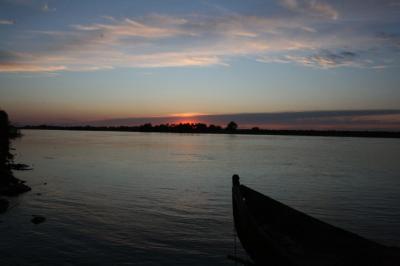 Sonnenuntergang im Doanaudelta bei Crisan im Frühjahr