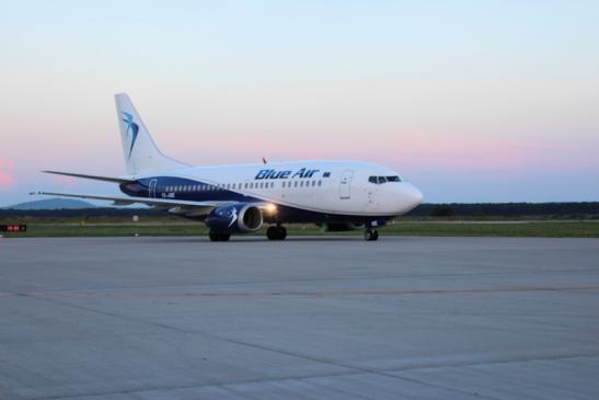 Der Airport in Oradea - Ankunft einer Blue Air Maschine