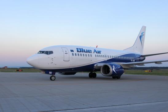 Der Airport in Oradea - Ankunft einer Blue Air Maschine