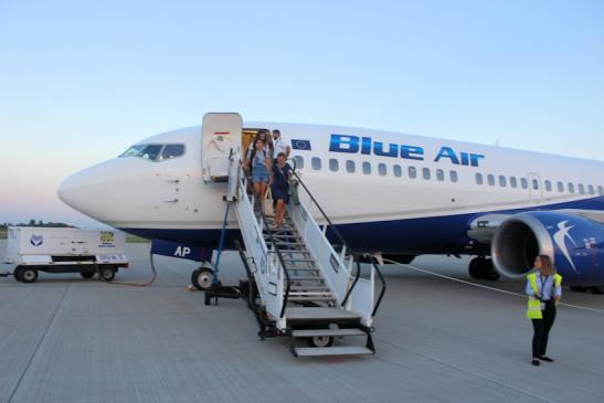 Der Airport in Oradea - Ankunft einer Blue Air Maschine