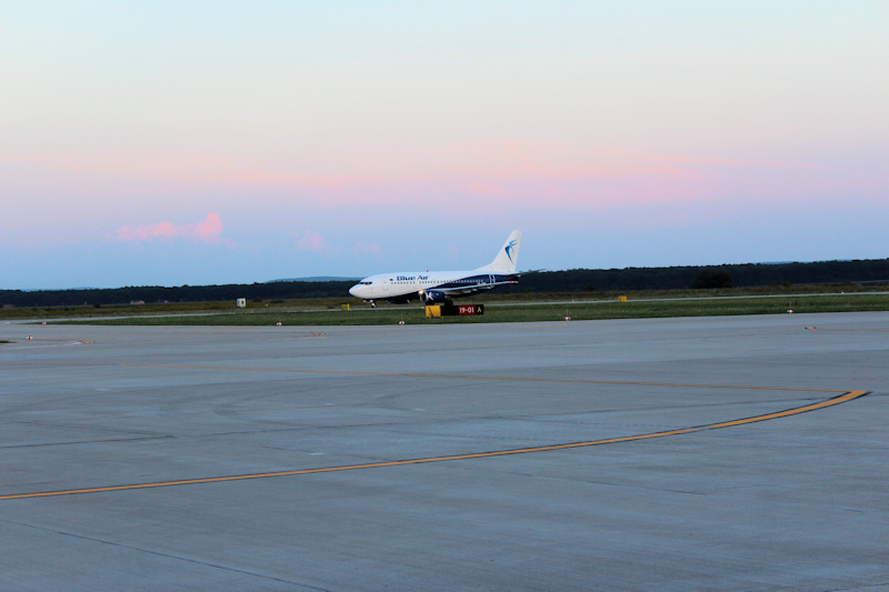 Der Airport in Oradea - Ankunft einer Blue Air Maschine