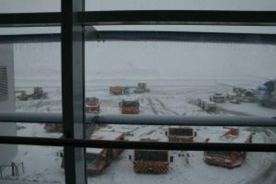 Urlaub in Rumänien: Airport Bukarest Otopeni im Winter 2012