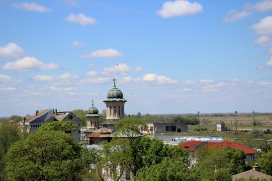 Urlaub in Sulina: Blick vom alten Leuchtturm auf Sulina mit der Orthodoxen Kirche