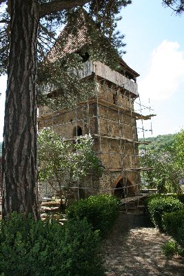 Urlaub in Siebenbürgen: Im Innenhof der Kirchenburg in Apold (Trappold)
