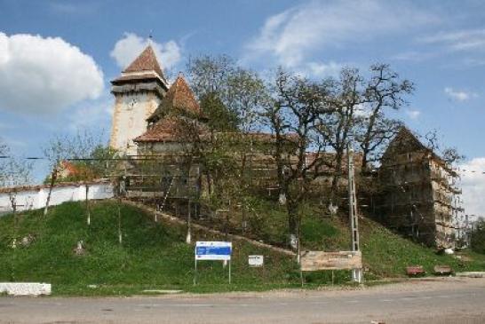 Urlaub in Rumänien: Kirchenburg in Apold in Siebenbürgen