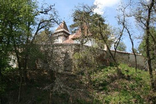 Urlaub in Siebenbürgen:  Kirchenburg in Apold (Trappold) mit der Burgmauer