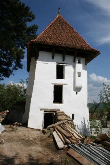 Urlaub in Siebenbürgen: Im Innenhof der Kirchenburg in Apold (Trappold)