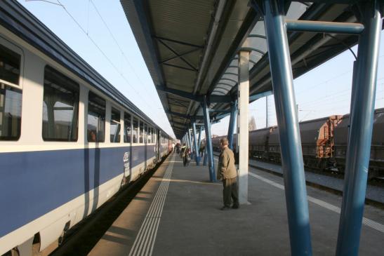 Mit der Bahn durch Rumänien: Bahnhof in Brezaa