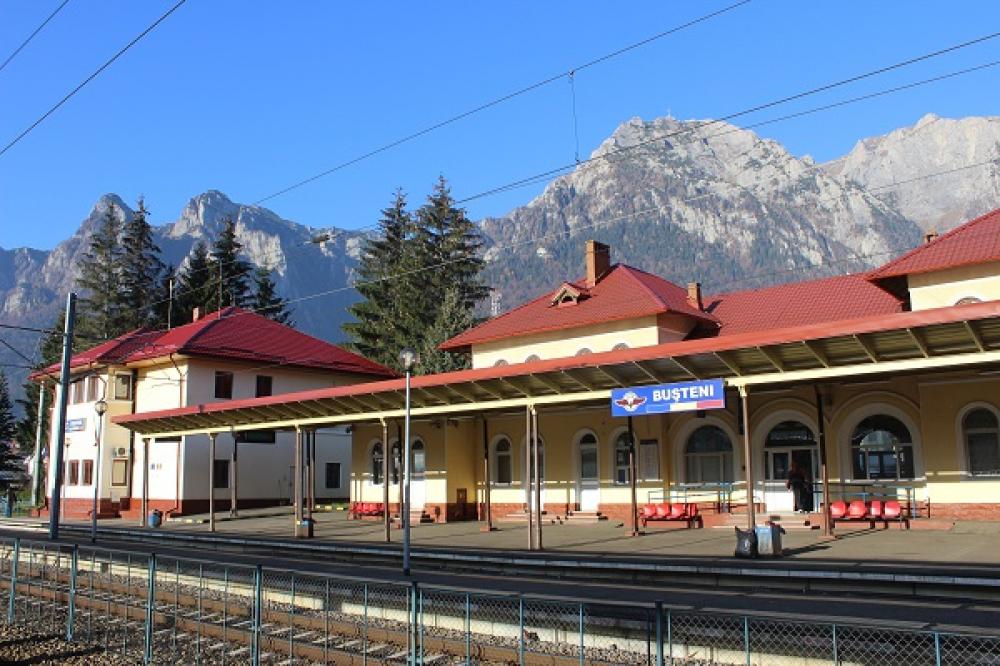 Der Bahnhof von Busteni - weiter zu den Fotos aus Busteni