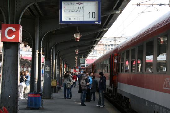 Mit der Bahn durch ganz Rumänien! Unser Zug der R 827 von Bukarest nach Cluj Napoca über Sibiu.