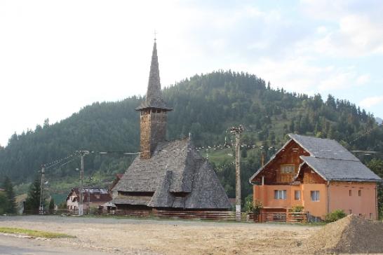 Urlaub in Borșa: Holzkirche
