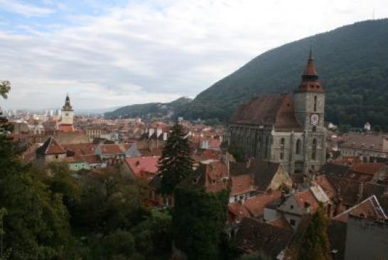 Urlaub in Braşov (Kronstadt): Blick auf Brasov (Kronstadt) mit der Schwarzen Kirche