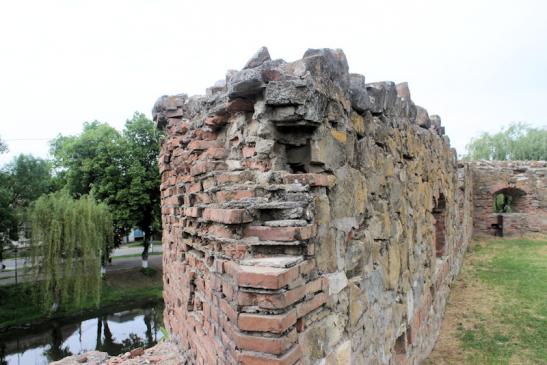 Urlaub in Făgăraș - die Aussenmauer der Burg Făgăraș