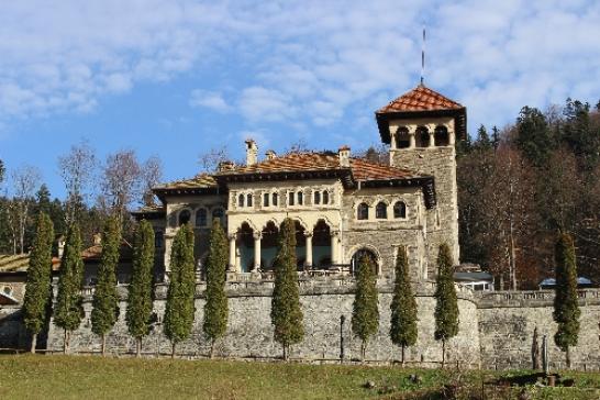 Urlaub in Bușteni: Blick auf das Schloss Cantacuzino