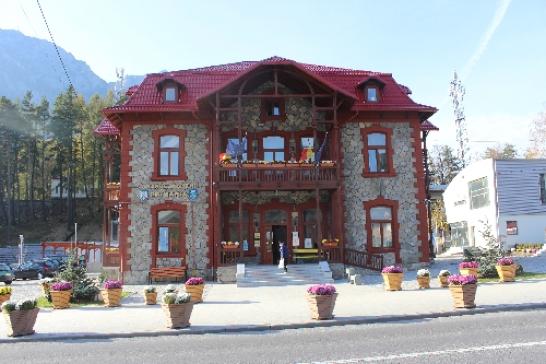 Urlaub in Rumänien - Urlaub in Busteni => Foto: Das Rathaus auf Bușteni