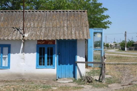 Im Doandelta: Postamt und Telefonzelle in der Ortschaft Letea