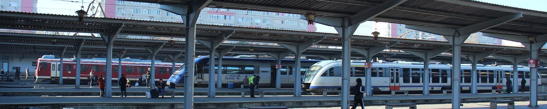 Foto: Im Bahnhof Gara de Nord, Von links nach rechts => Zug von TFC, Zug von der REGIO CALATORI und Zug von der CFR Foto: Im Bahnhof Gara de Nord, Von links nach rechts => Zug von TFC, Zug von der REGIO CALATORI und Zug von der CFR