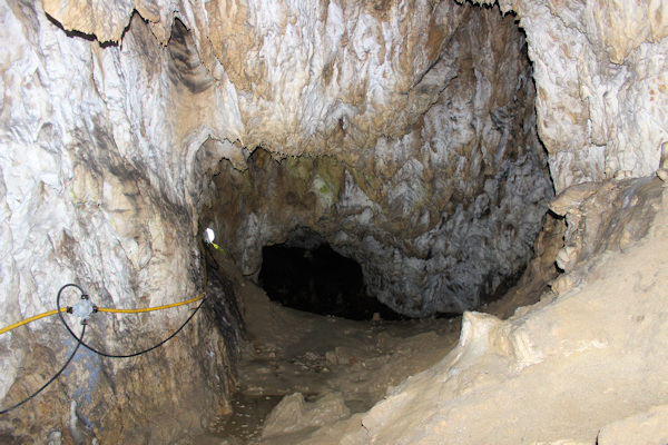 Urlaub in Horezu - Foto: Höhle in der Näge von Horezu in Gorj