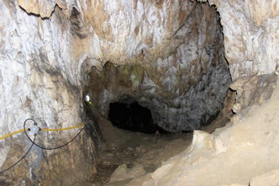 Urlaub in Horezu - Foto: Höhle in der Näge von Horezu in Gorj