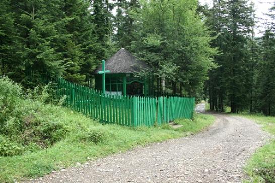 Weg zum Kloster Alt-Agapia: Kleiner Brunnen => Das Wasser kann hier getrunken werden.