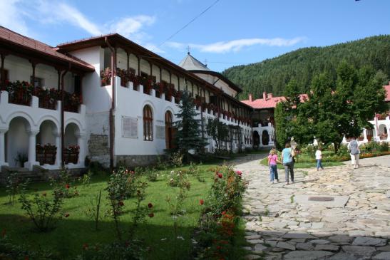 Urlaub in Agapia: Im Innenhof des Klosters Agapia