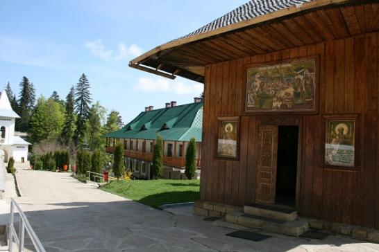 Kloster  Shila: Klostergelände