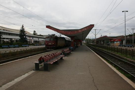 Mit der Bahn durch Rumänien: Bahnhof Brasov (Kronstadt)