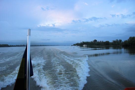 Morgens auf der Donau bei Periprava im Donaudelta