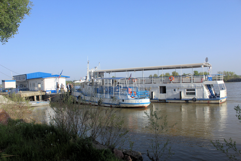 Foto: Das kleine Motorschiff Fieni