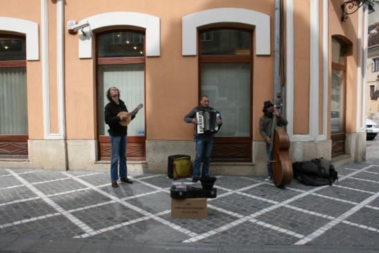Urlaub in Braşov (Kronstadt): Musiker in der Altstadt von Brasov (Kronstadt)
