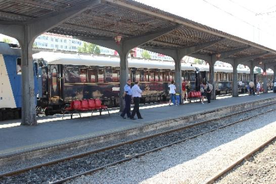 Orient-Express: Am 7.9.2013 hielt der "Venice Simplon Orient-Express" im Gara de Nord in Bukarest