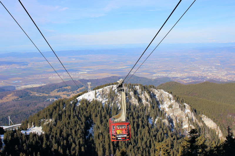 Von Braşov (Kronstadt) nach Poiana Brașov  und mit der Seilbahn (Telecabina)  auf den Vârful Postăvaru (1799 m)