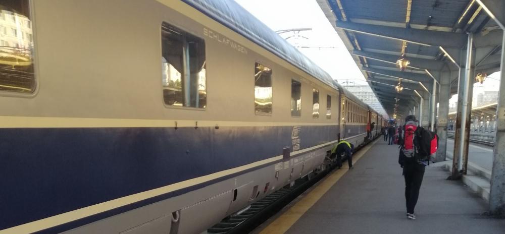 Ankunft des Zuges aus Cluj Napoca - mit Schlagwagen