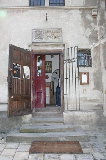 Sighişoara (Schässburg): Eingang zum Museum in der Altstadt