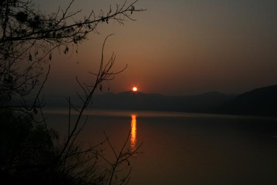 Urlaub in Dubova:  Sonnenaufgang an der Donau bei Dubova