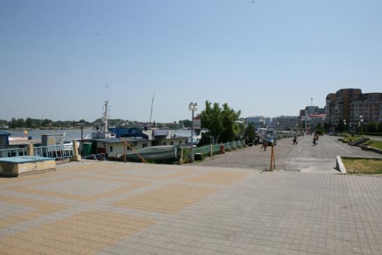 Urlaub in Tulcea - Foto: Blick auf die Uferpromenade in Tulcea